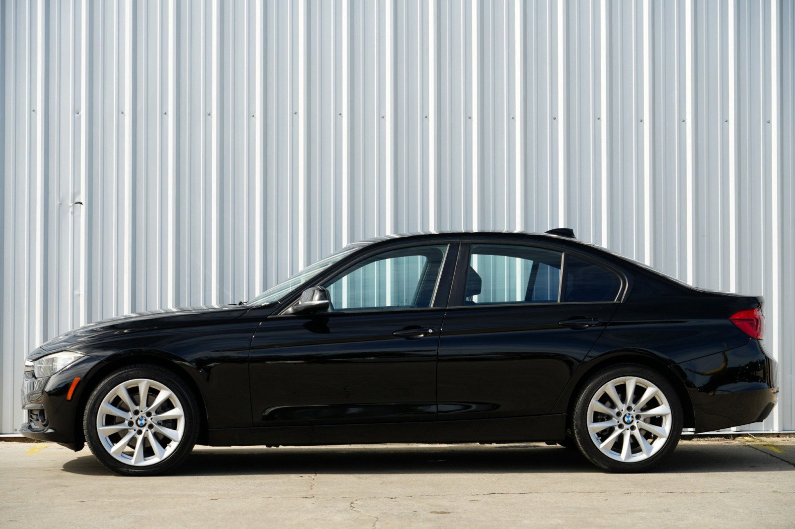 Used 2017 BMW 320i xDrive Sedan image 7