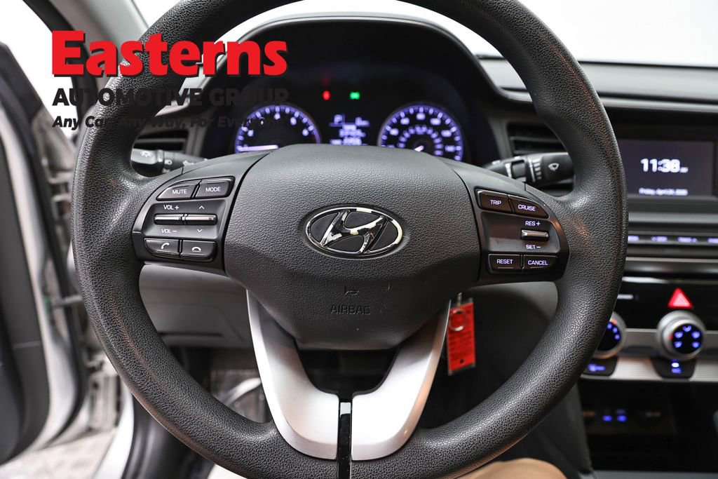 Used 2019 Hyundai Elantra SE w/ Cargo Package FWD image 10