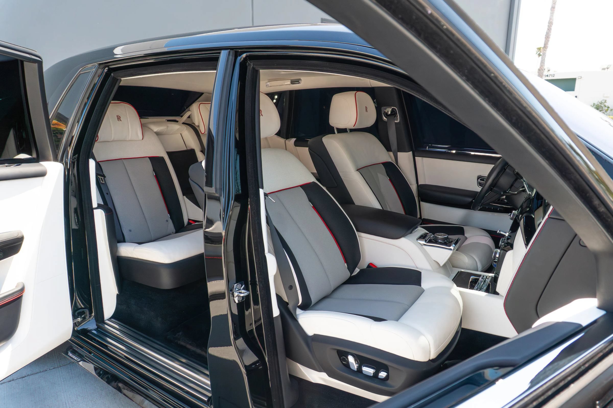 Used 2024 Rolls-Royce Phantom Sedan w/ The Phantom Package RWD image 68