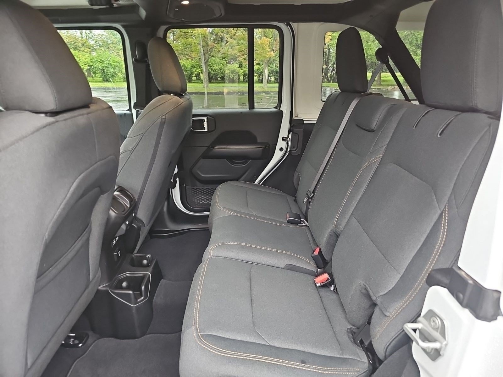Used 2025 Jeep Wrangler Unlimited Sahara AWD/4WD image 17