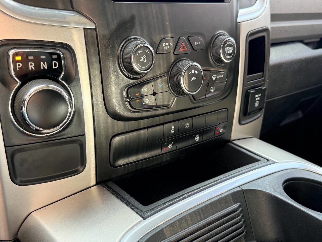 Used 2018 RAM 1500 SLT image 29