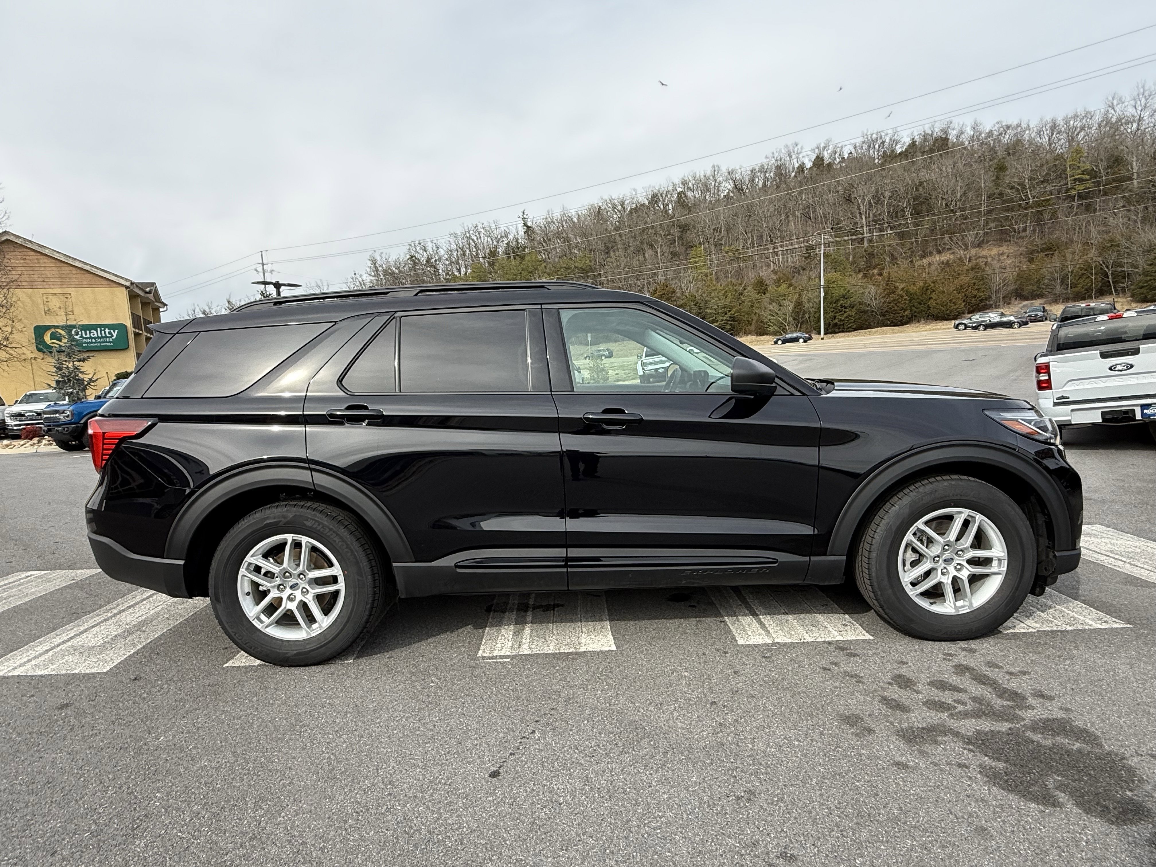 New 2026 Ford Explorer Active RWD image 4