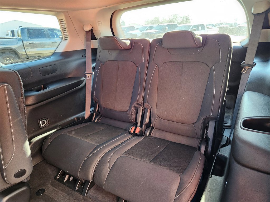 Used 2023 Jeep Grand Cherokee L Laredo image 10