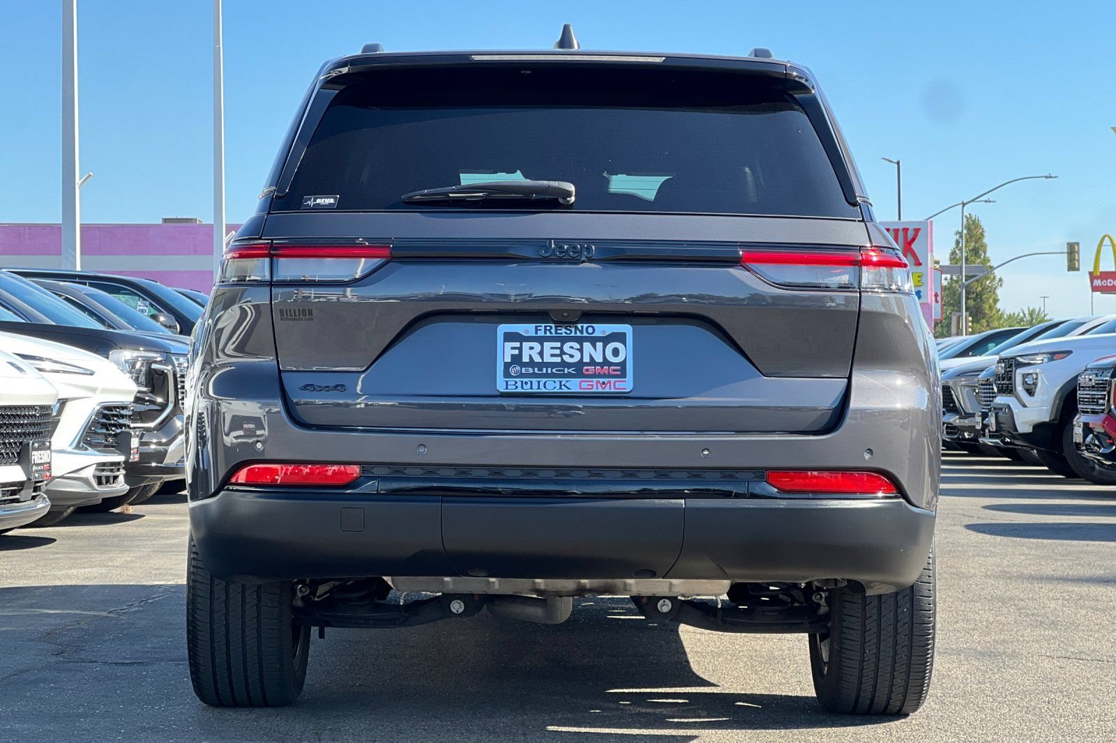 Used 2023 Jeep Grand Cherokee Altitude AWD/4WD image 5