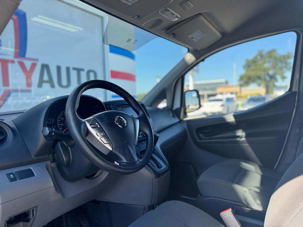 Used 2020 Nissan NV200 S FWD image 38