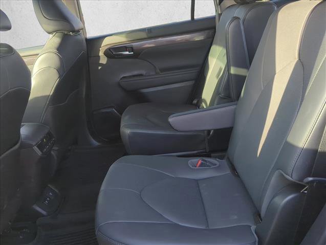 Used 2021 Toyota Highlander Limited image 23
