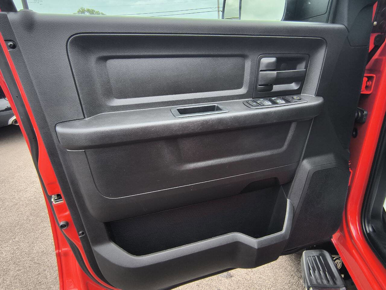 Used 2017 RAM 2500 Tradesman w/ Chrome Appearance Group image 17