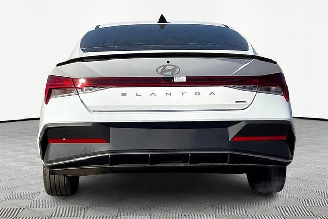 New 2025 Hyundai Elantra SEL image 4