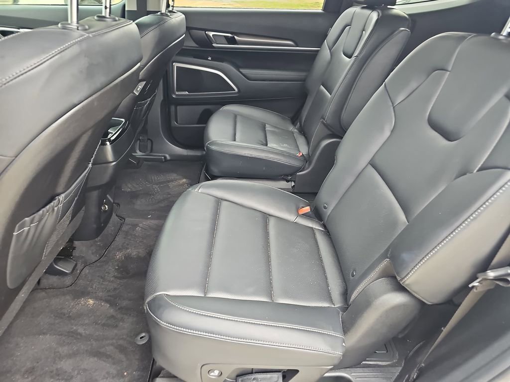 Used 2025 Kia Telluride S image 16