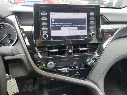 Used 2022 Toyota Camry LE image 7