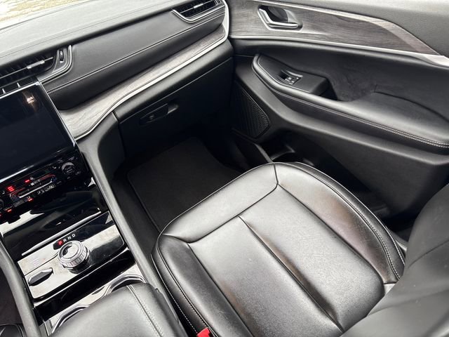 Used 2023 Jeep Grand Cherokee Limited image 22