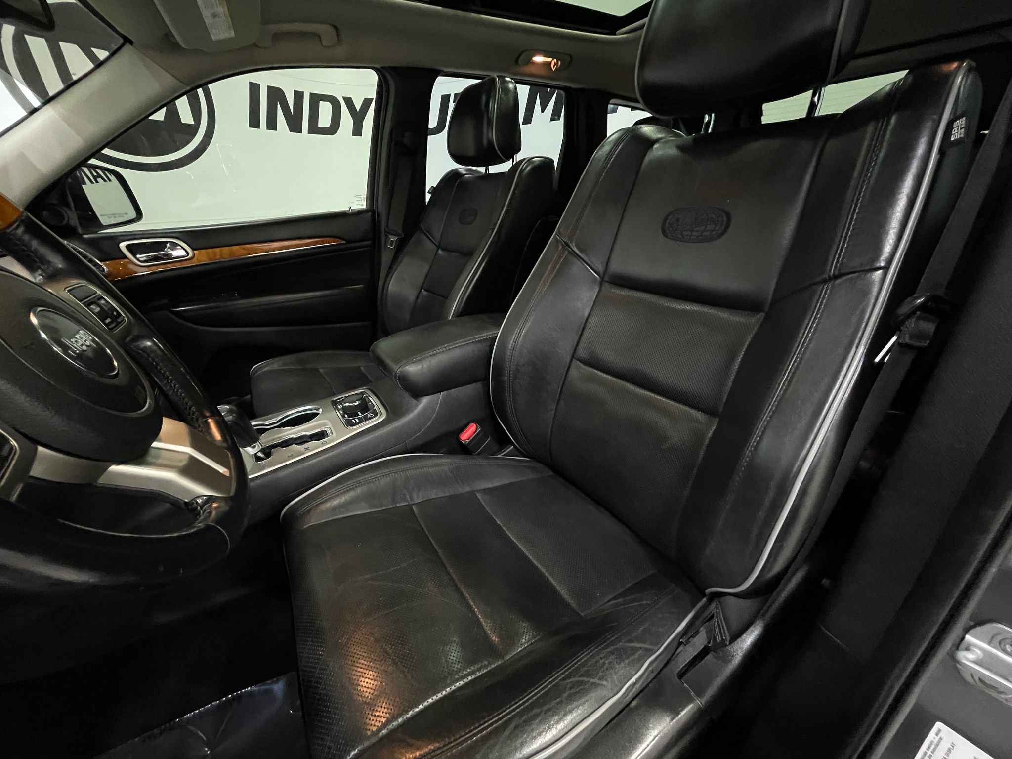 Used 2012 Jeep Grand Cherokee Overland AWD/4WD image 14