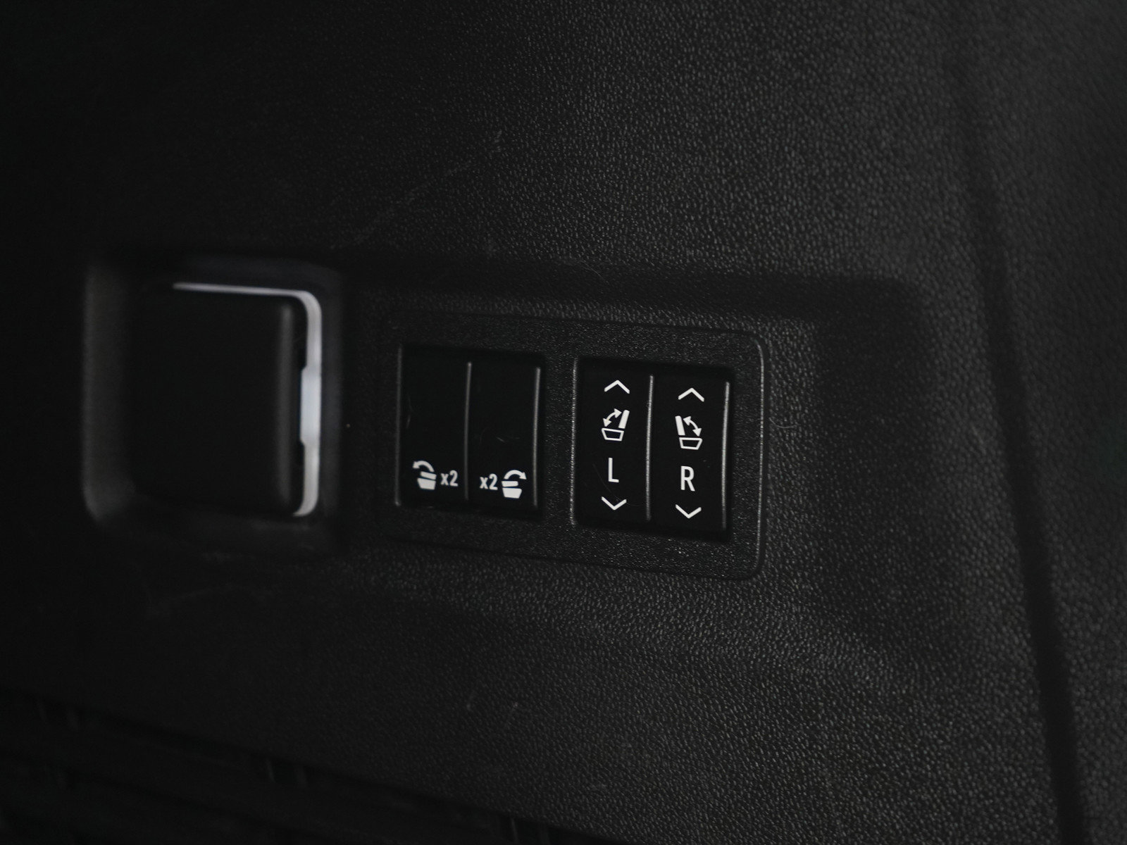 Used 2021 GMC Yukon Denali w/ Denali Premium Package image 21