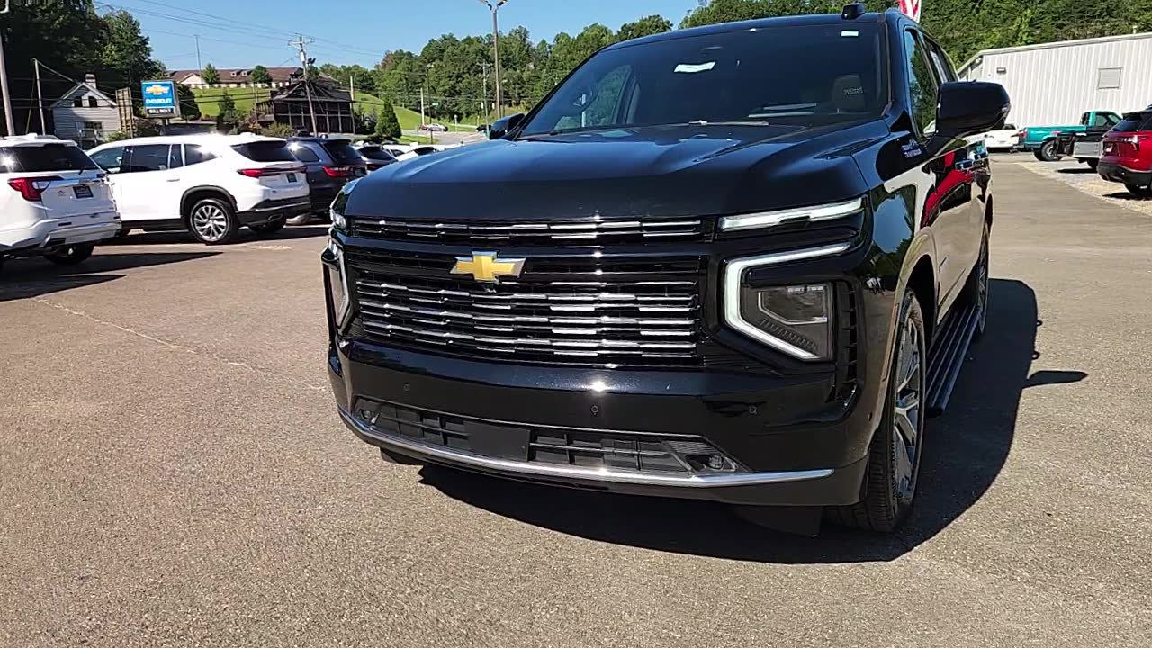 Used 2025 Chevrolet Tahoe High Country AWD/4WD image 11