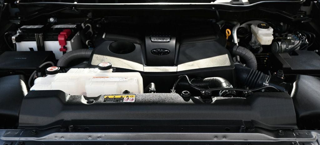 Used 2025 Toyota Tundra SR5 AWD/4WD image 17