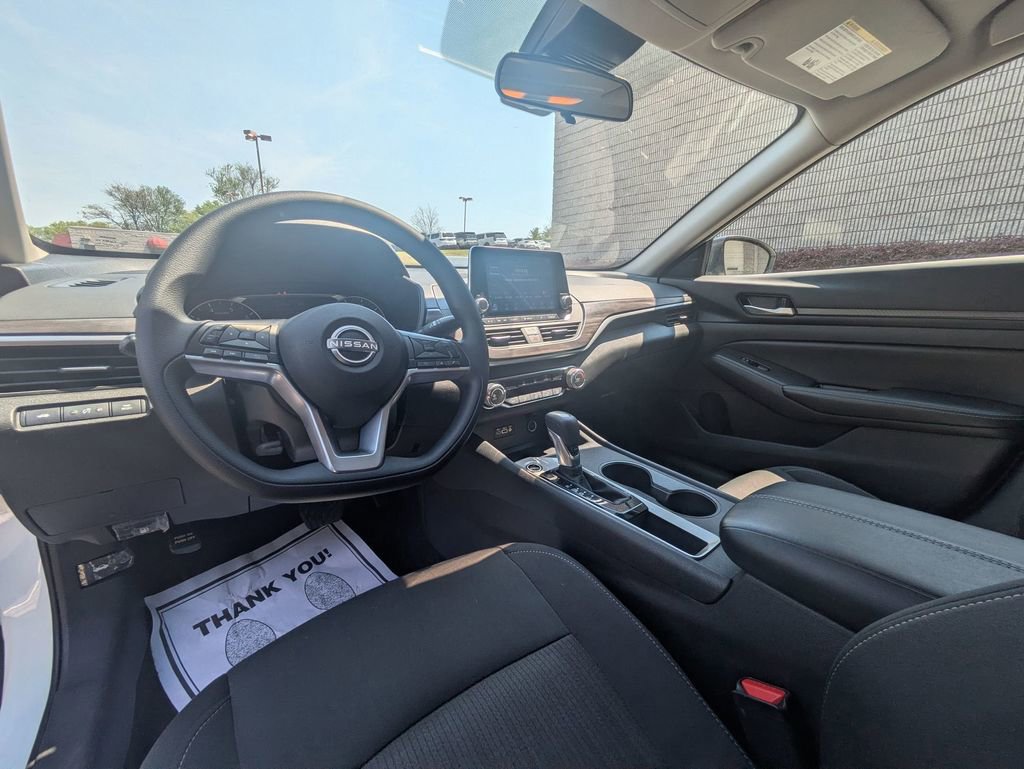 Used 2025 Nissan Altima 2.5 SV image 14