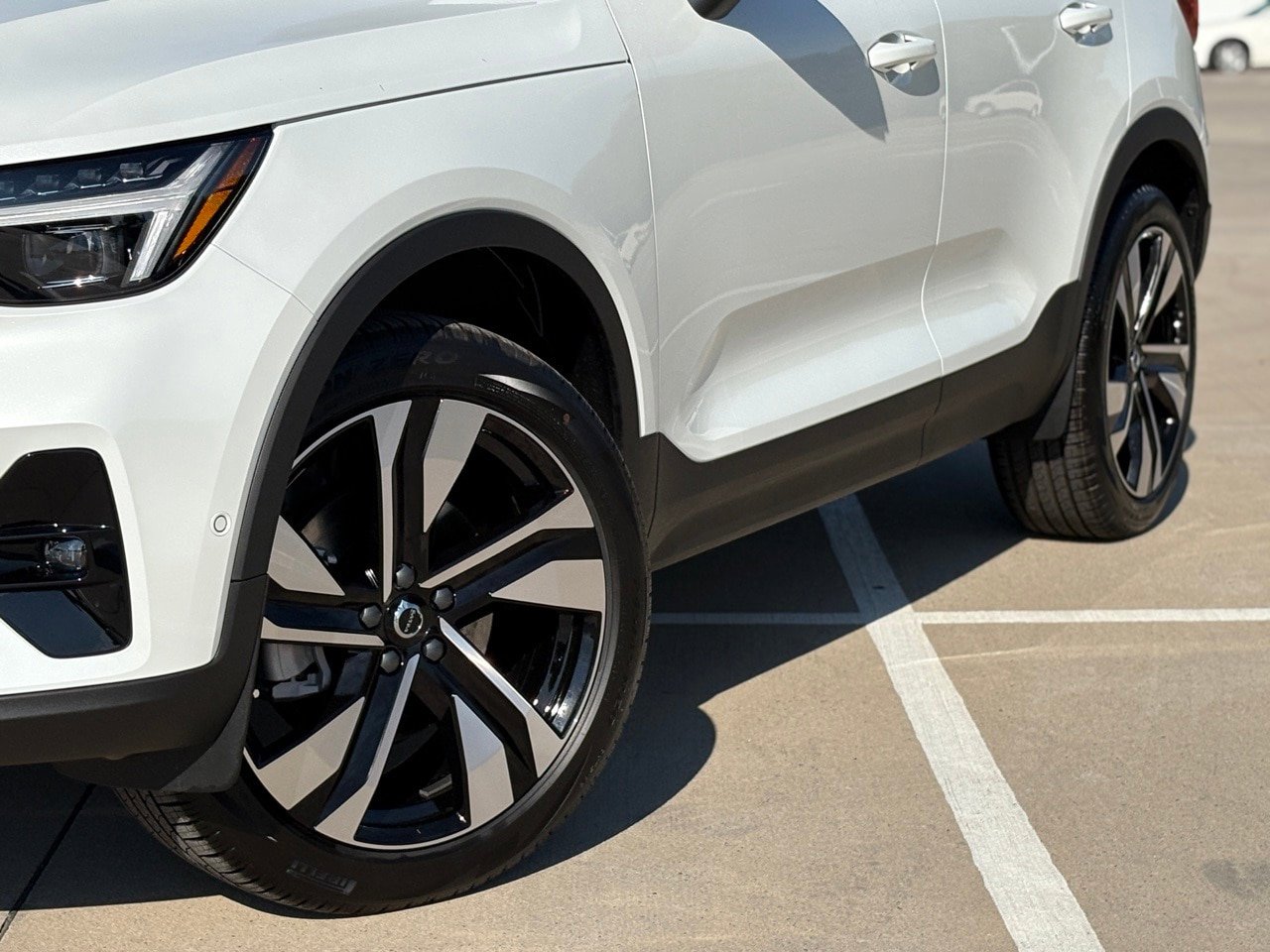 New 2026 Volvo XC40 B4 Plus w/ Protection Package Premier FWD image 9