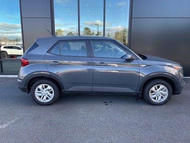 Used 2025 Hyundai Venue SE image 5