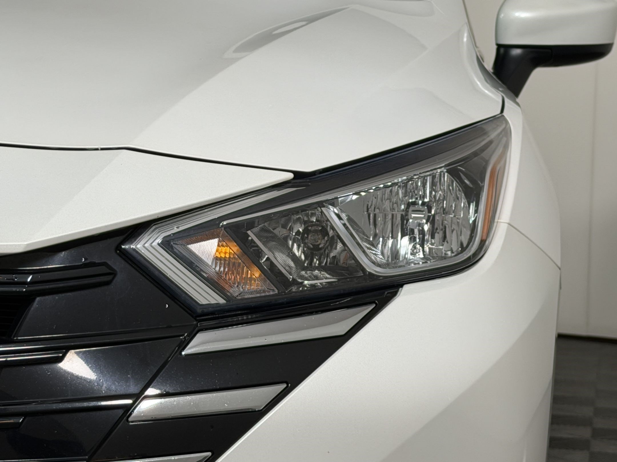 Used 2024 Nissan Versa SV FWD image 10