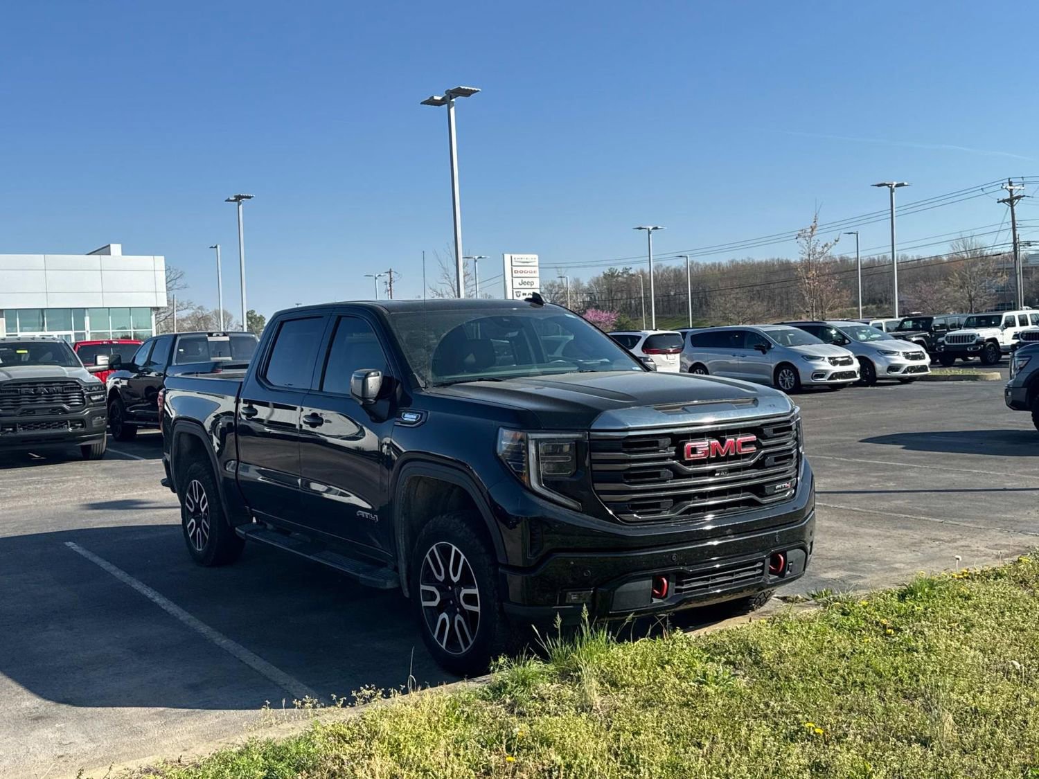 Used 2024 GMC Sierra 1500 AT4 w/ Technology Package image 2