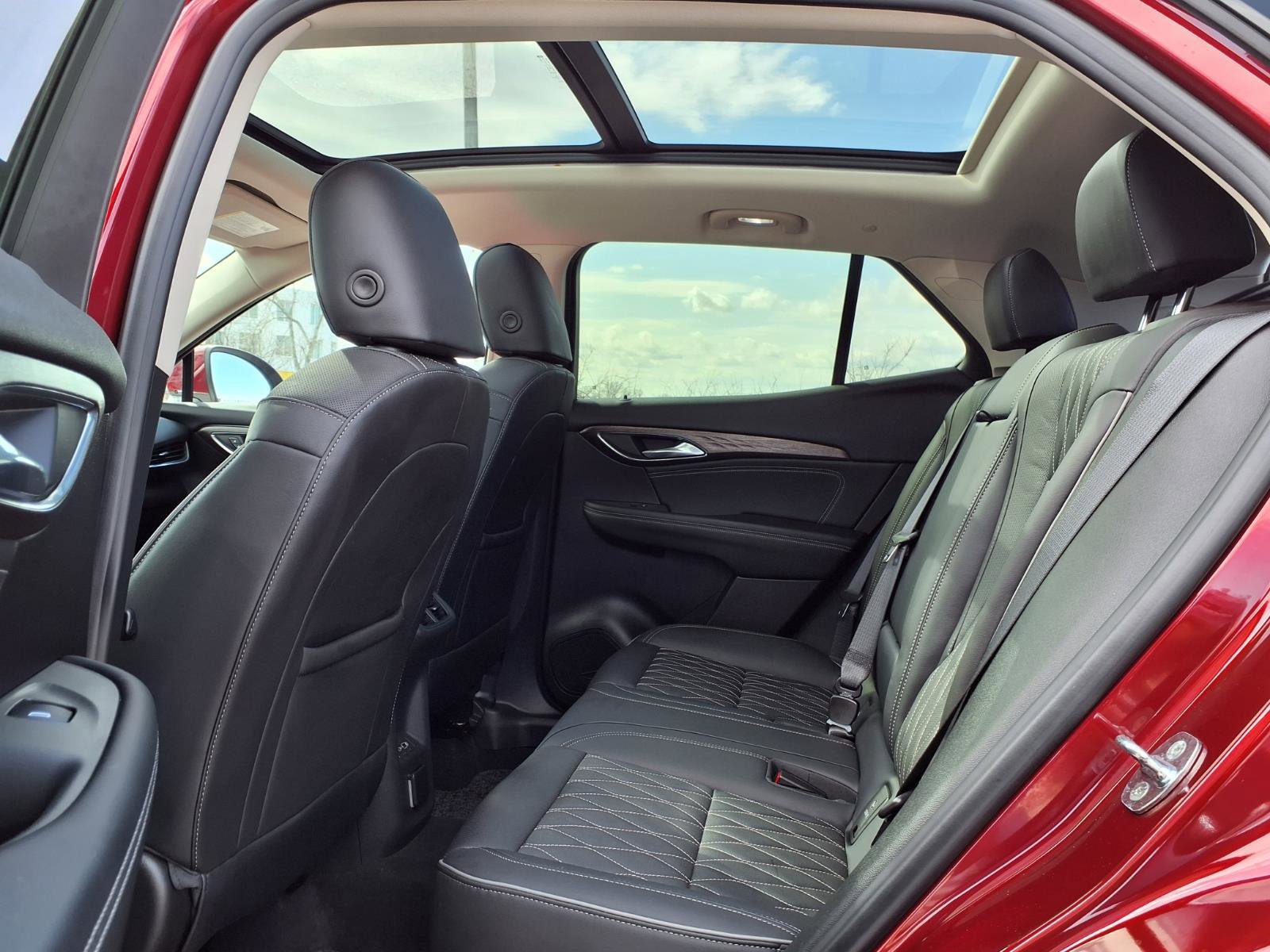 Used 2023 Buick Envision Avenir AWD/4WD image 32