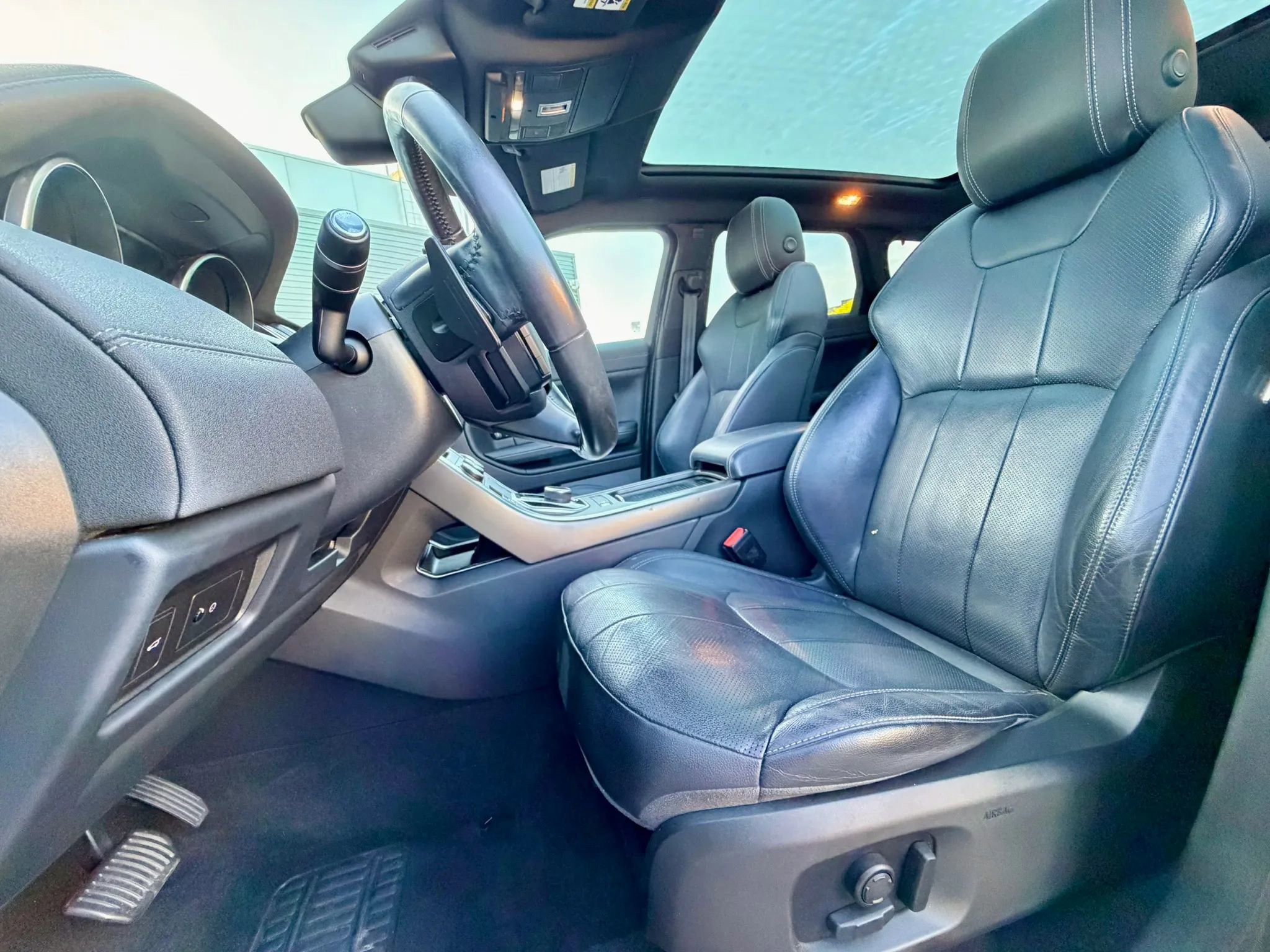 Used 2018 Land Rover Range Rover Evoque SE Premium AWD/4WD image 16