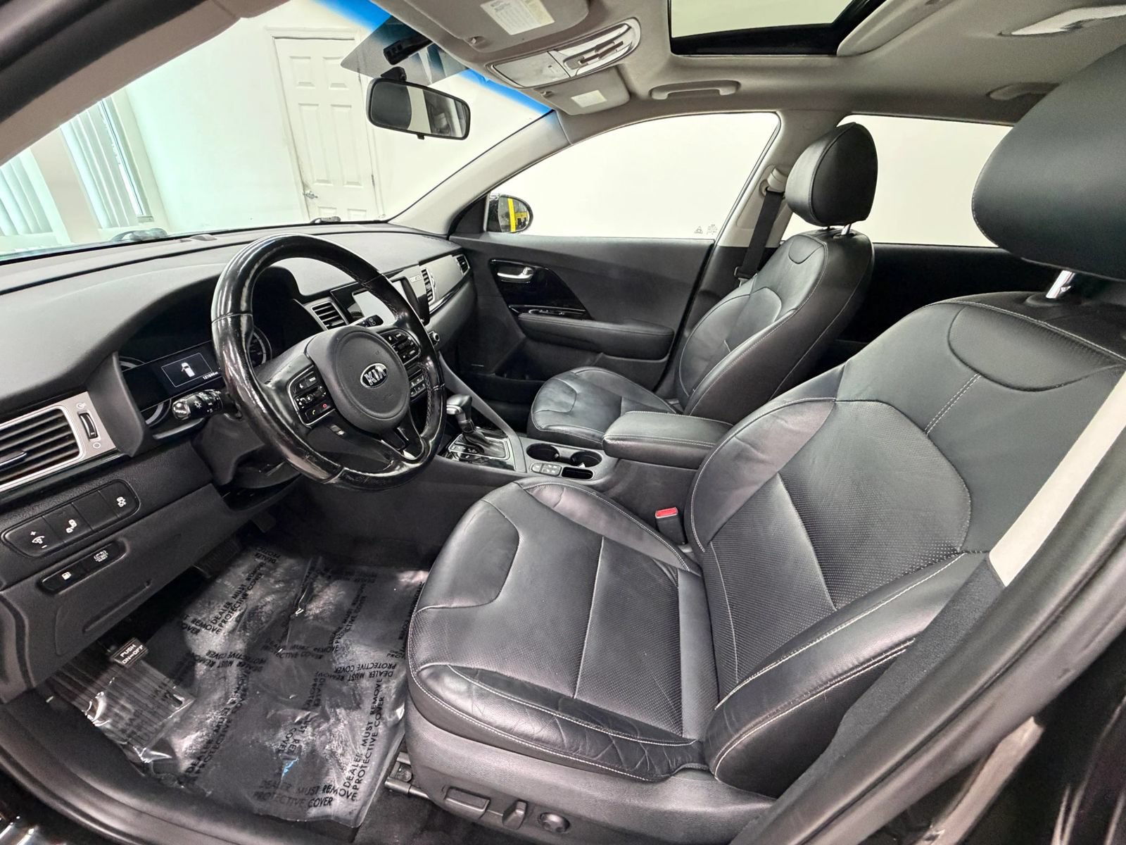 Used 2017 Kia Niro Touring FWD image 14