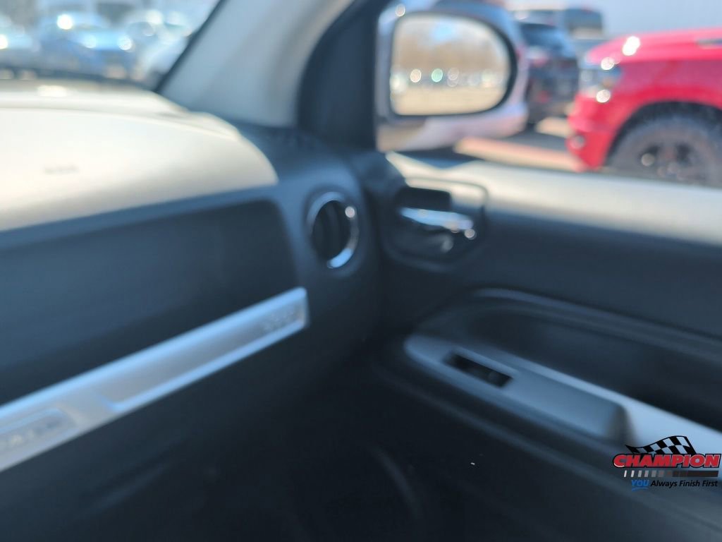 Used 2017 Jeep Compass Latitude image 19