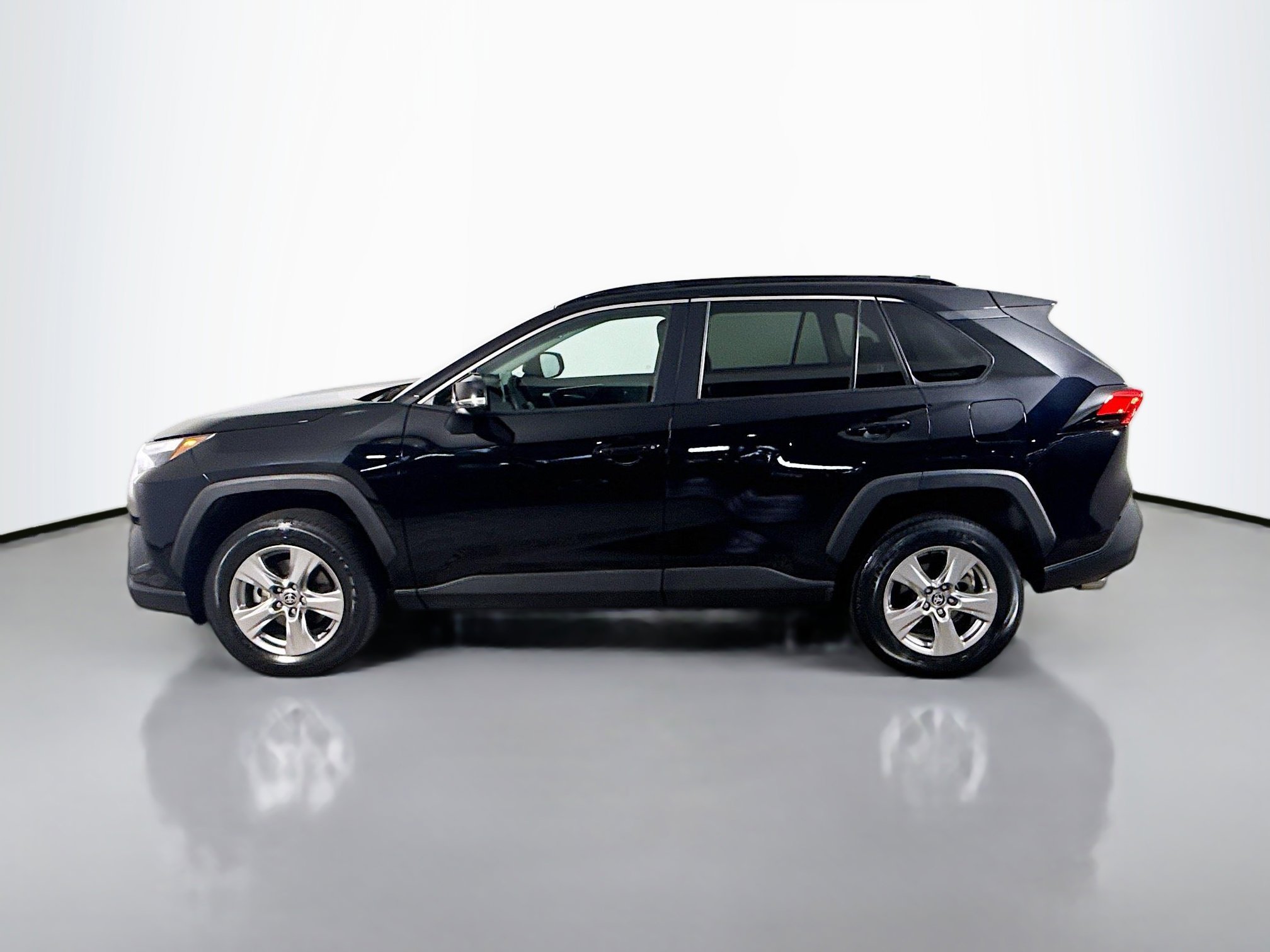 Used 2023 Toyota RAV4 XLE w/ Convenience Package image 6