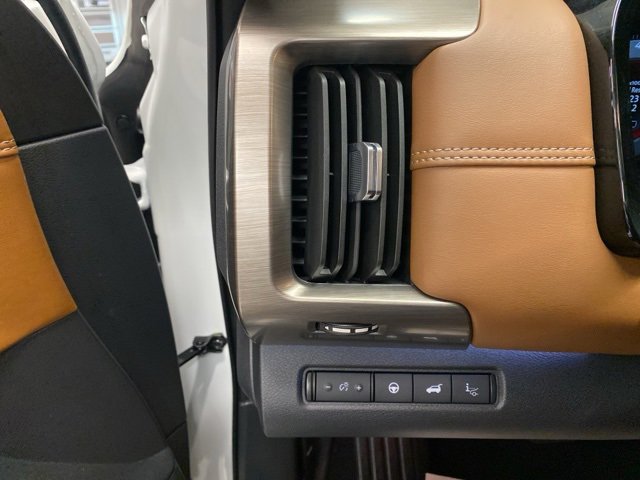 Used 2024 Nissan Pathfinder Platinum image 13