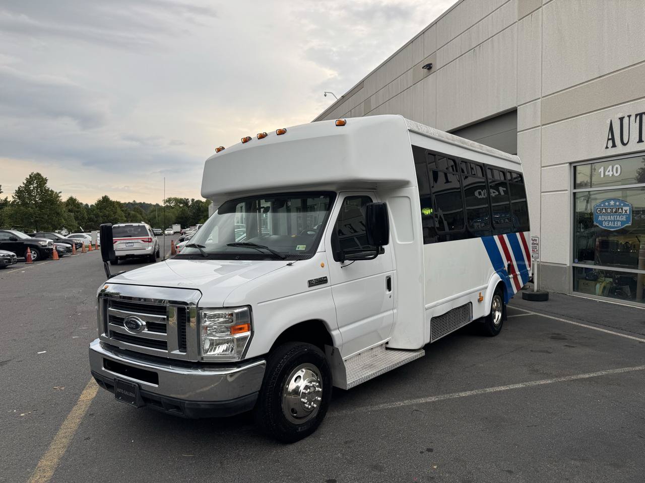 Used 2012 Ford E-350 and Econoline 350 Super Duty w/ Shuttle Bus Prep Pkg RWD image 9