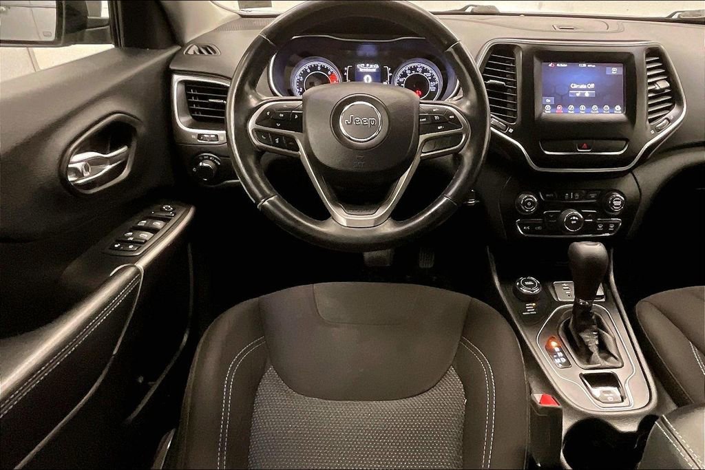 Used 2020 Jeep Cherokee Latitude w/ Cold Weather Group image 4