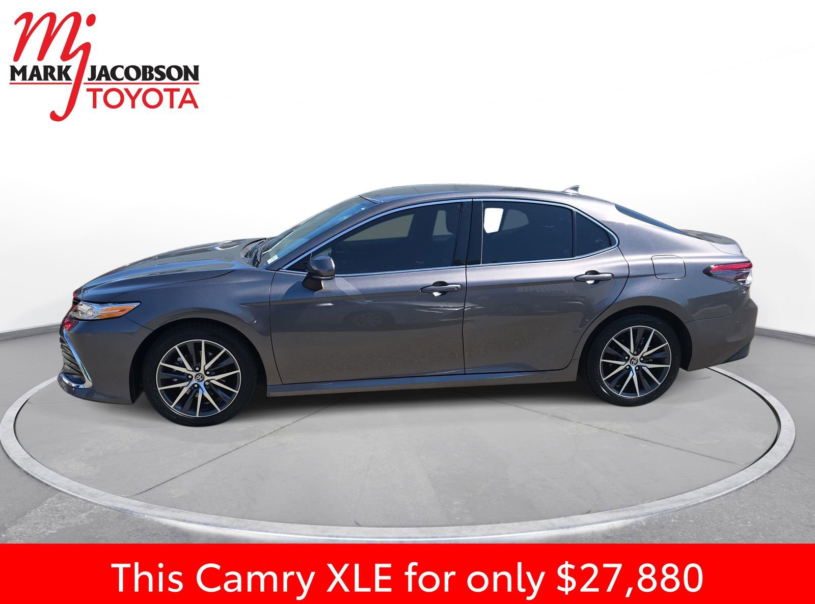 Used 2024 Toyota Camry XLE FWD image 14