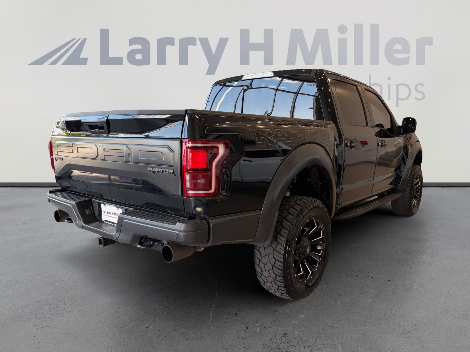 Used 2017 Ford F150 Raptor w/ Equipment Group 802A Luxury AWD/4WD image 5