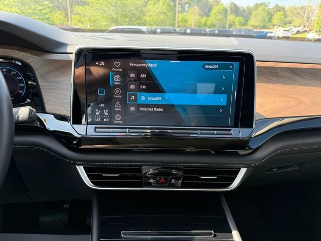 Used 2024 Volkswagen Atlas SE FWD image 19