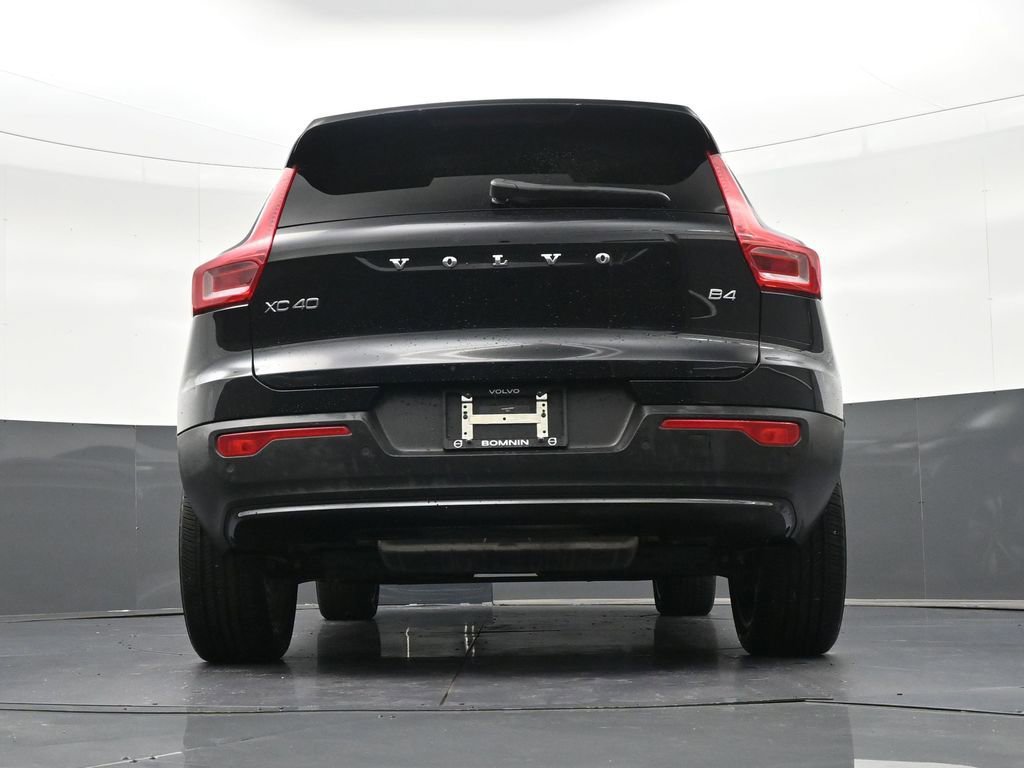 Used 2023 Volvo XC40 B4 Ultimate image 26