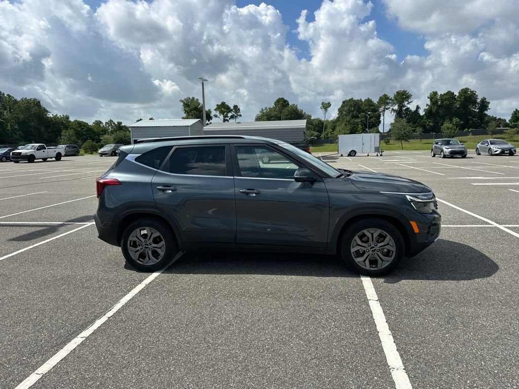 Certified 2024 Kia Seltos S FWD image 3