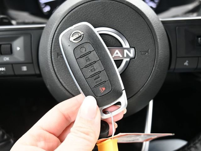 Used 2025 Nissan Pathfinder SV image 35