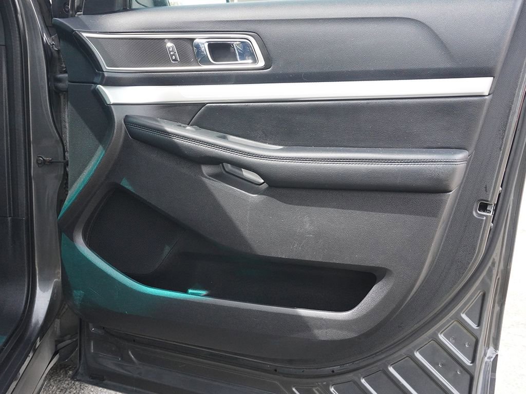 Used 2016 Ford Explorer XLT AWD/4WD image 18