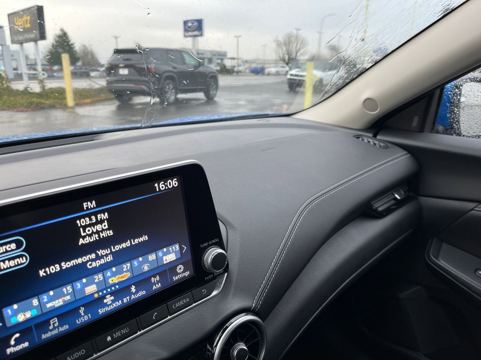 Used 2025 Nissan Sentra SV FWD image 33