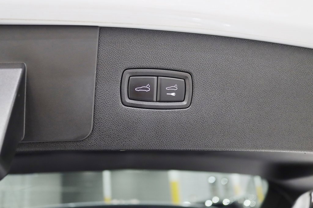 Used 2022 Porsche Cayenne Platinum Edition image 41