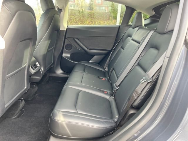 Used 2022 Tesla Model Y Long Range image 15