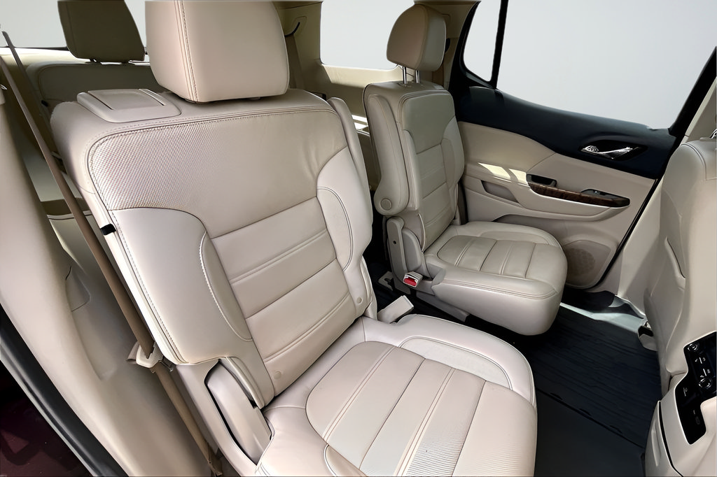 Used 2020 GMC Acadia Denali w/ Technology Package FWD image 19