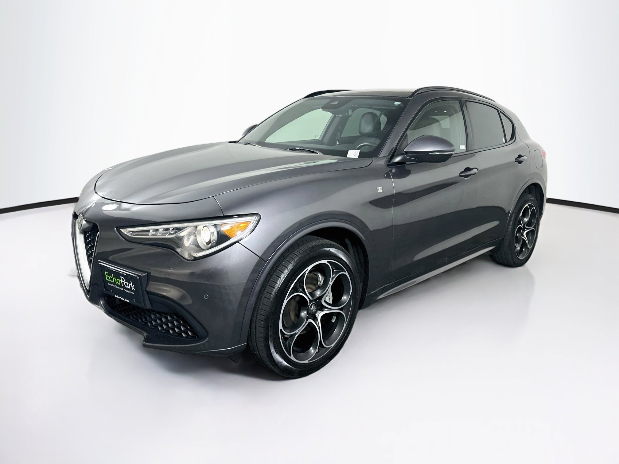Used 2023 Alfa Romeo Stelvio Ti AWD/4WD image 3