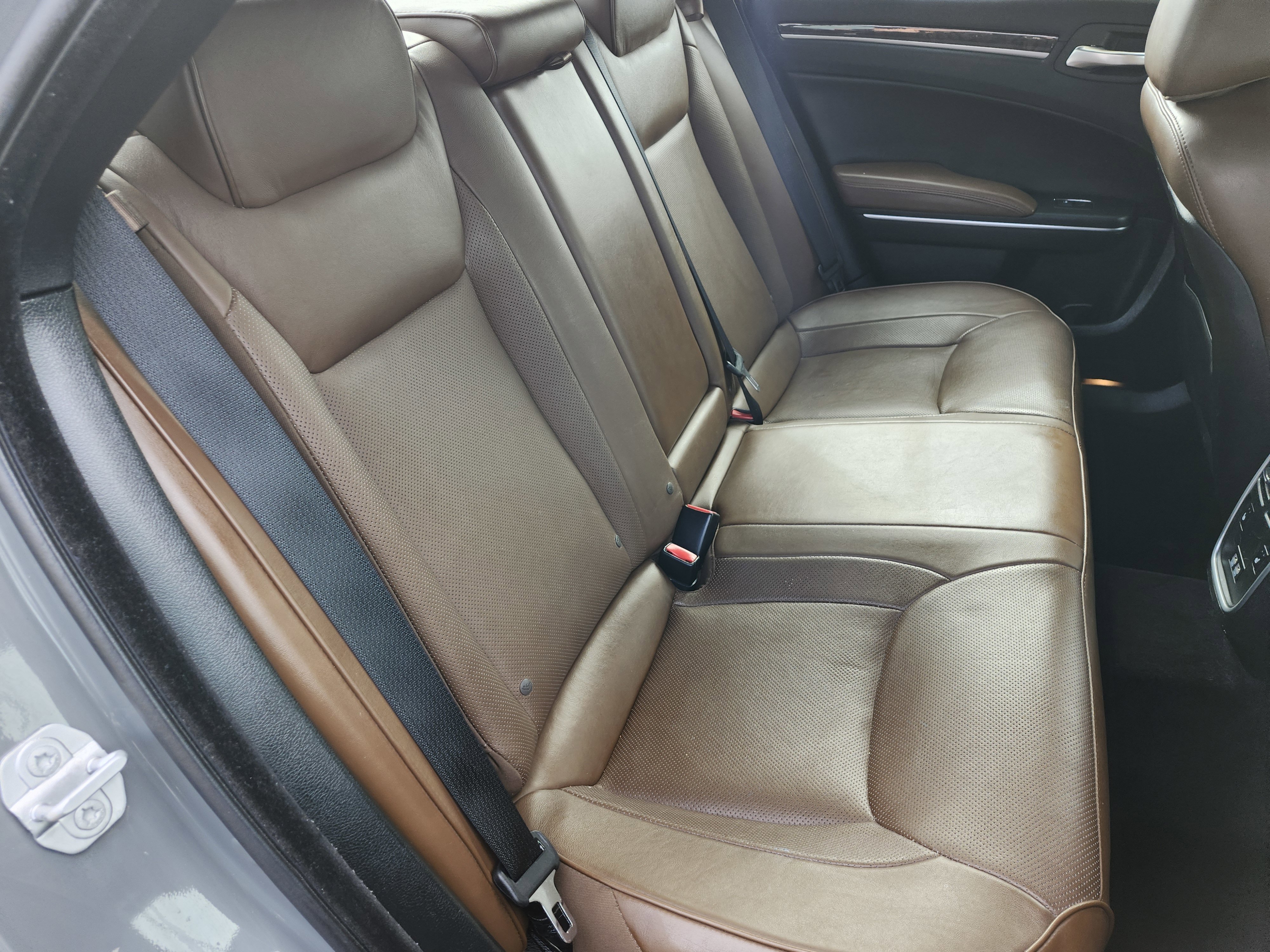 Used 2018 Chrysler 300 Limited image 13