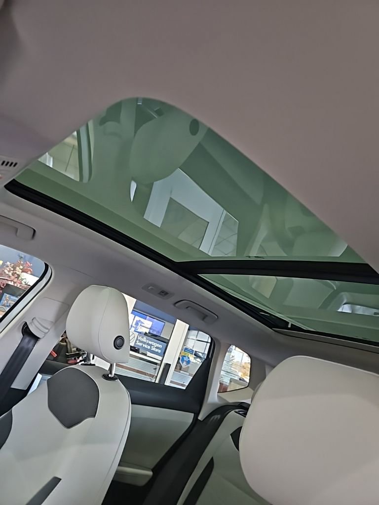 New 2026 Volkswagen Taos SE image 28