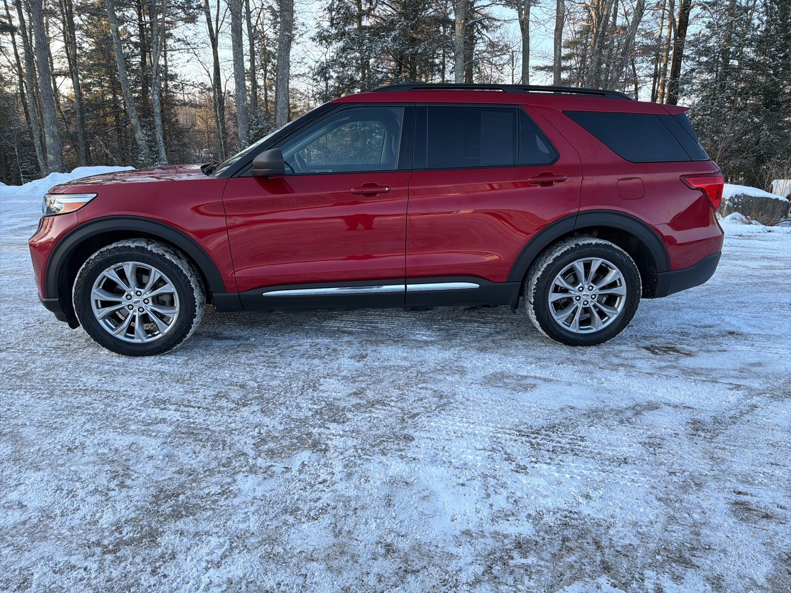Used 2020 Ford Explorer XLT w/ Equipment Group 202A image 4