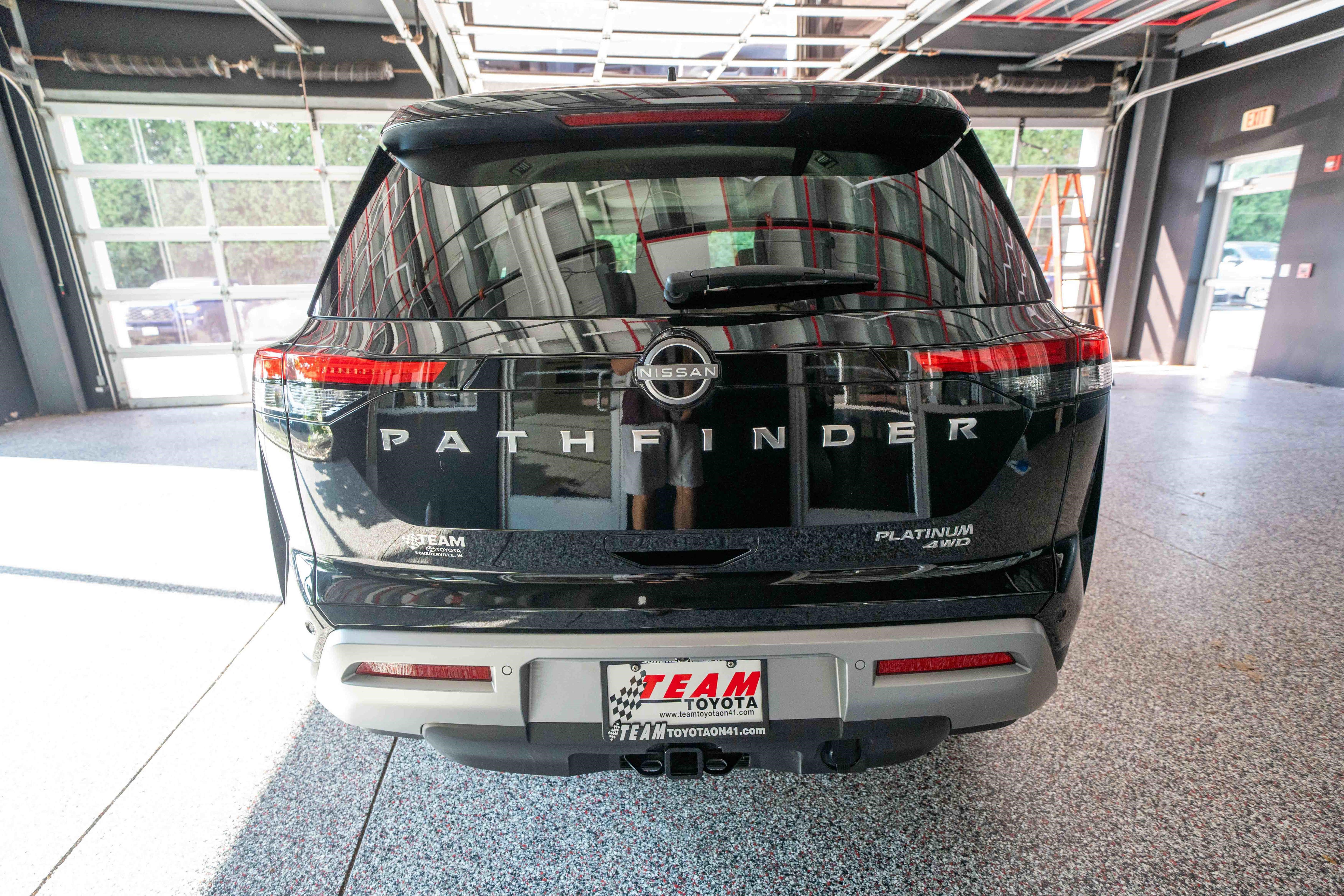 Used 2025 Nissan Pathfinder Platinum w/ Cargo Package AWD/4WD image 3
