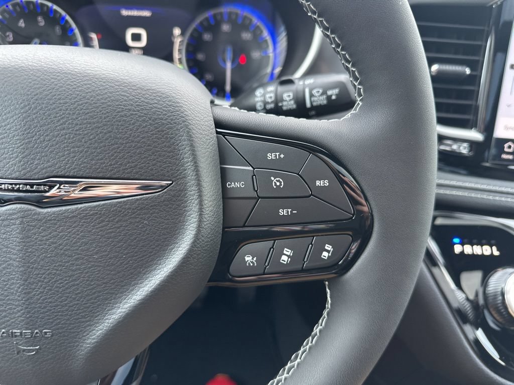 New 2026 Chrysler Pacifica Select AWD/4WD image 70