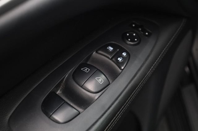 Used 2019 Nissan Pathfinder SV w/ SV All Weather Package AWD/4WD image 11